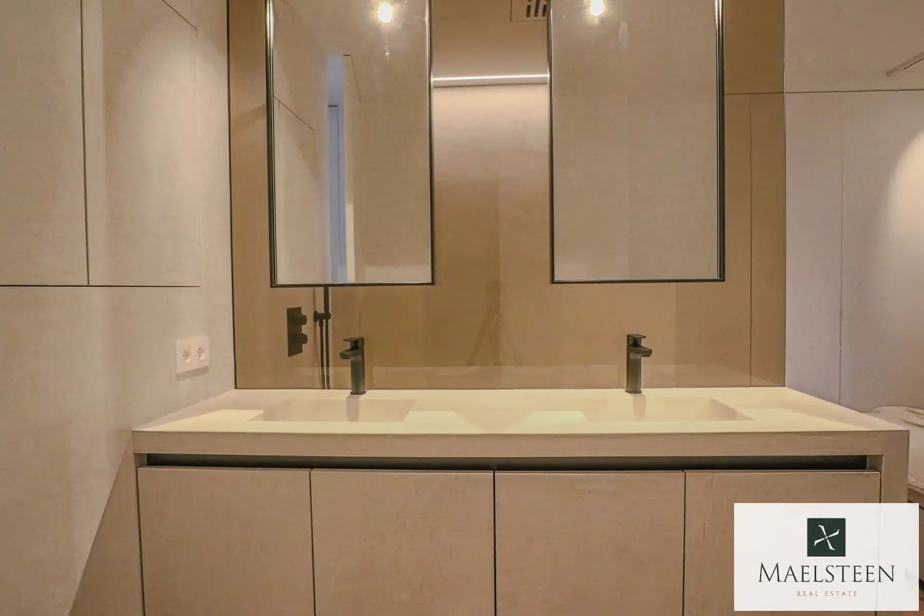 Centraal gelegen, gerenoveerd appartement te Knokke foto 10