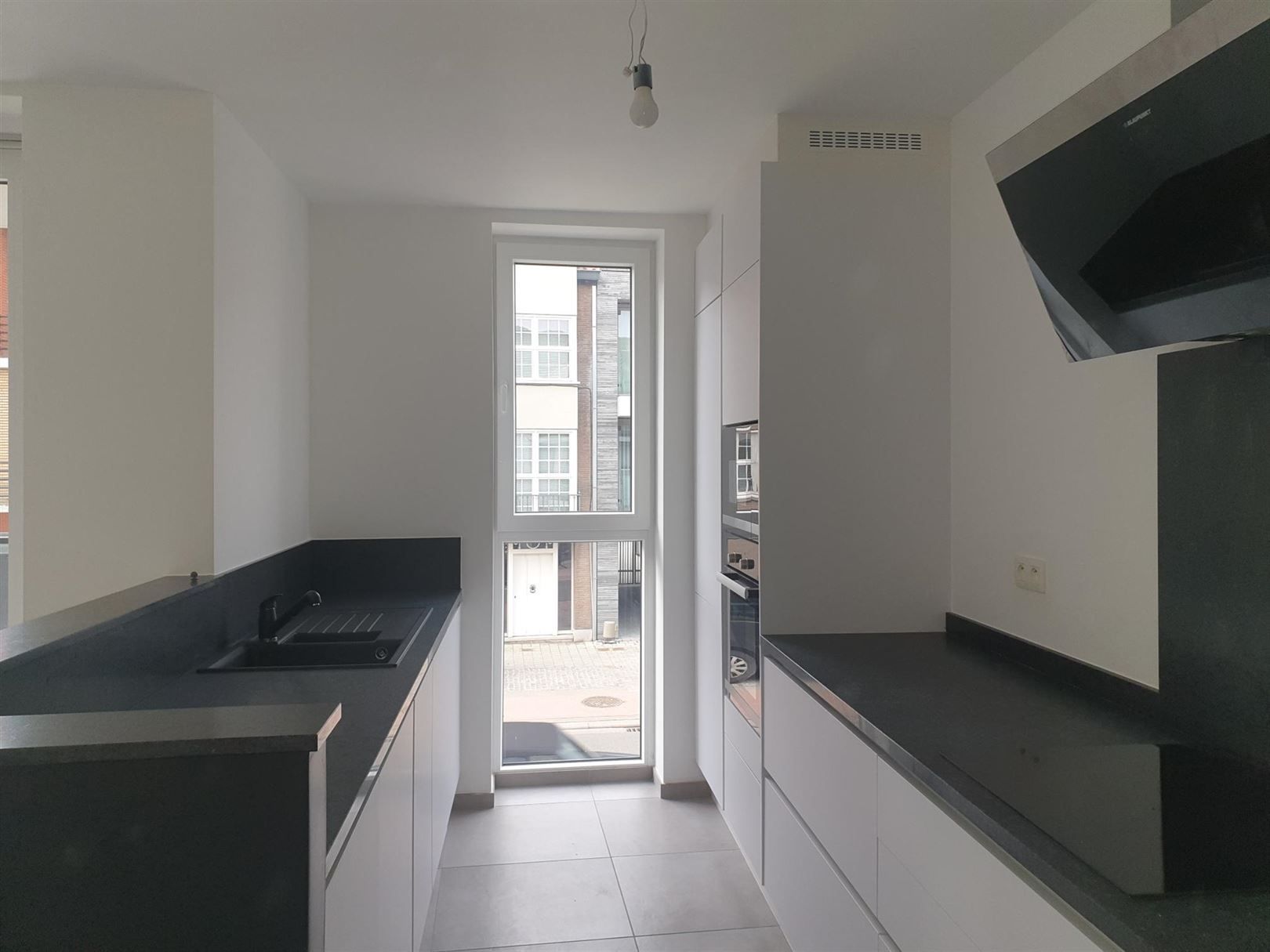 VOLLEDIG OPGESCHILDERD NIEUWBOUWAPPARTEMENT MET TWEE SLAAPKAMERS EN TWEE TERRASSEN foto 4