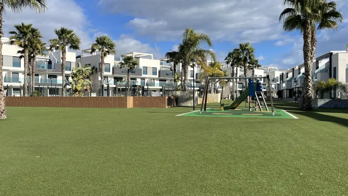 Mooi gelijkvloers appartement met 2 slpks en 2 badkamers foto 16