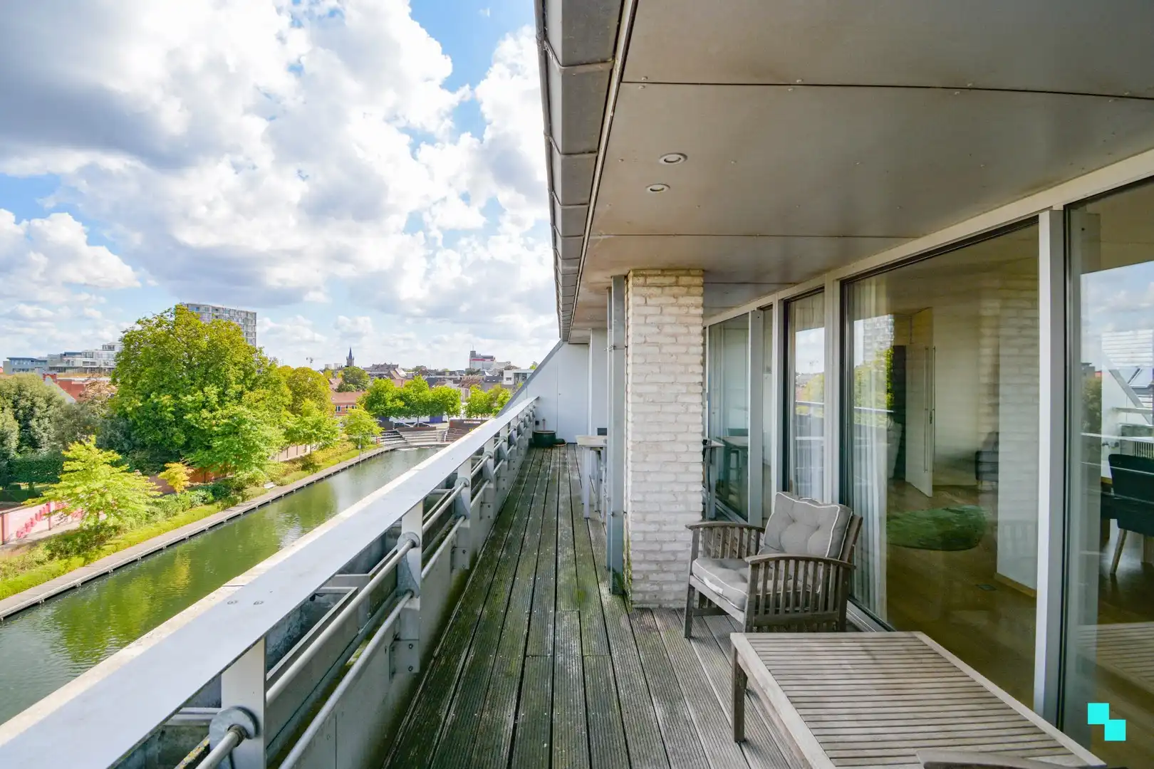 UItzonderlijk ruim appartement aan het water te Roeselare! foto 16