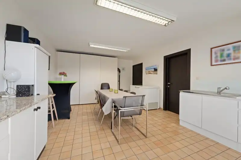 Verzorgde halfopen bebouwing met vele mogelijkheden te De Haan. foto 18