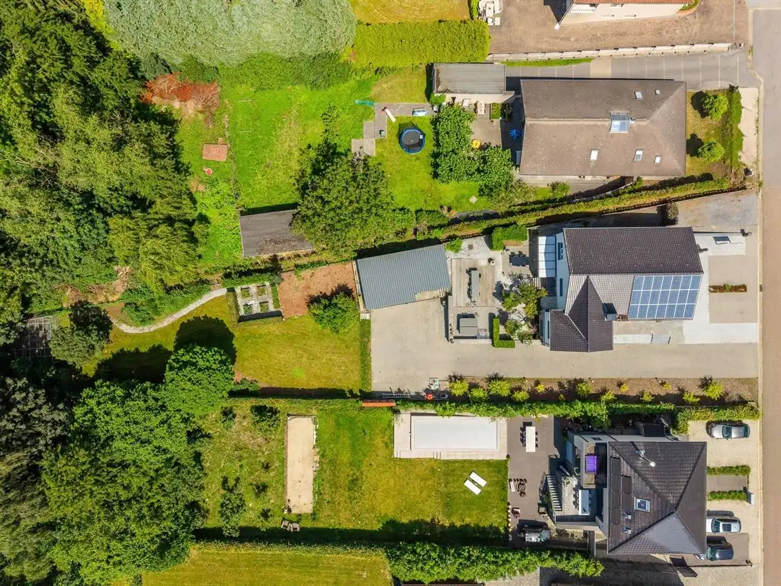 Grote tuin, zee aan ruimte en tot 5 slaapkamers foto 36