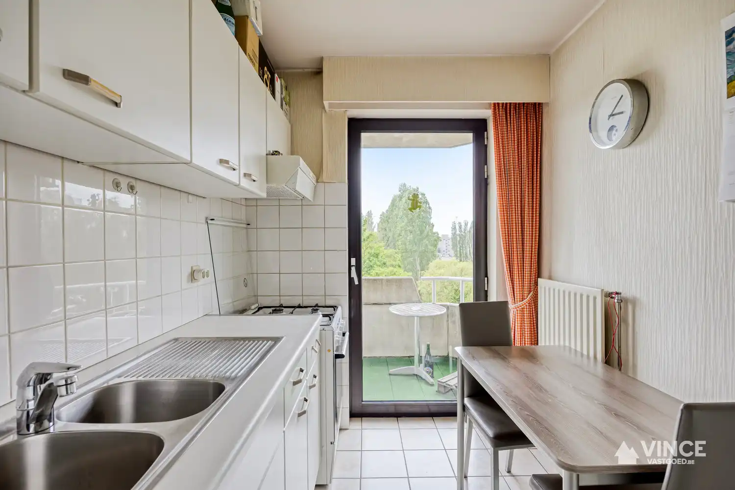 Instapklaar appartement met terras op toplocatie in Ekeren foto 6