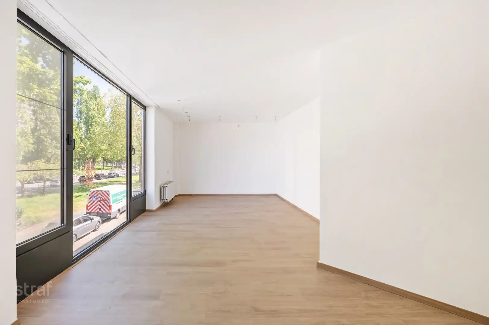 Ruim (en ook groot) huis op Linkeroever&nbsp;met praktijkruimte/ studio foto 13