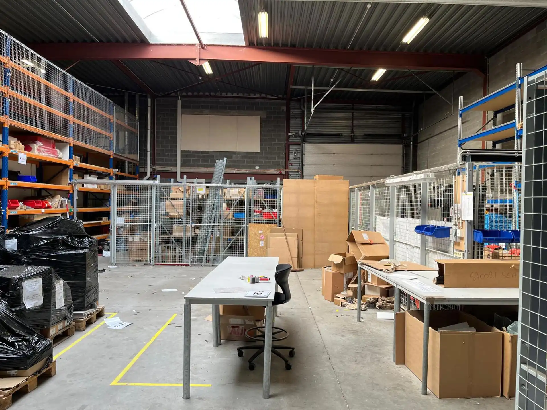 Aartselaar: magazijn 430m² met gelijkvloers kantoor 151m²  foto 3
