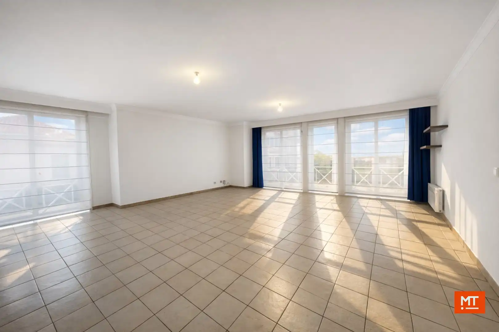 Appartement met 2 slaapkamers en garage te Roeselare foto 2