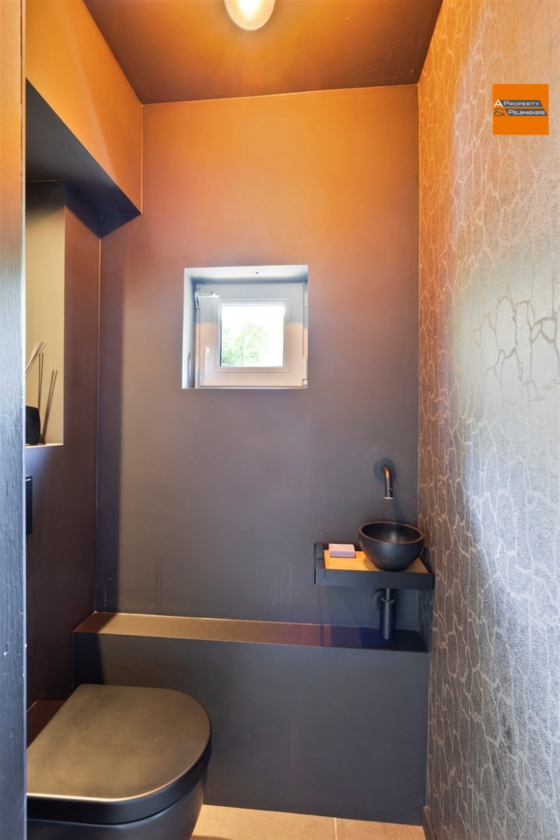 BOD AANVAARD Eigendom met karakter, 4 slpks en prachtige tuin foto 20