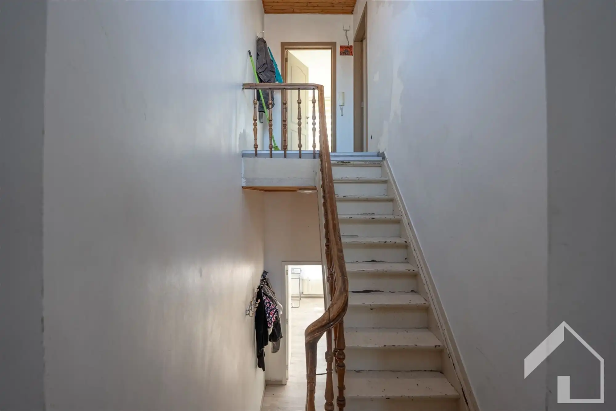 Ruime woning (190 m²) met tuin en veel potentieel foto 6