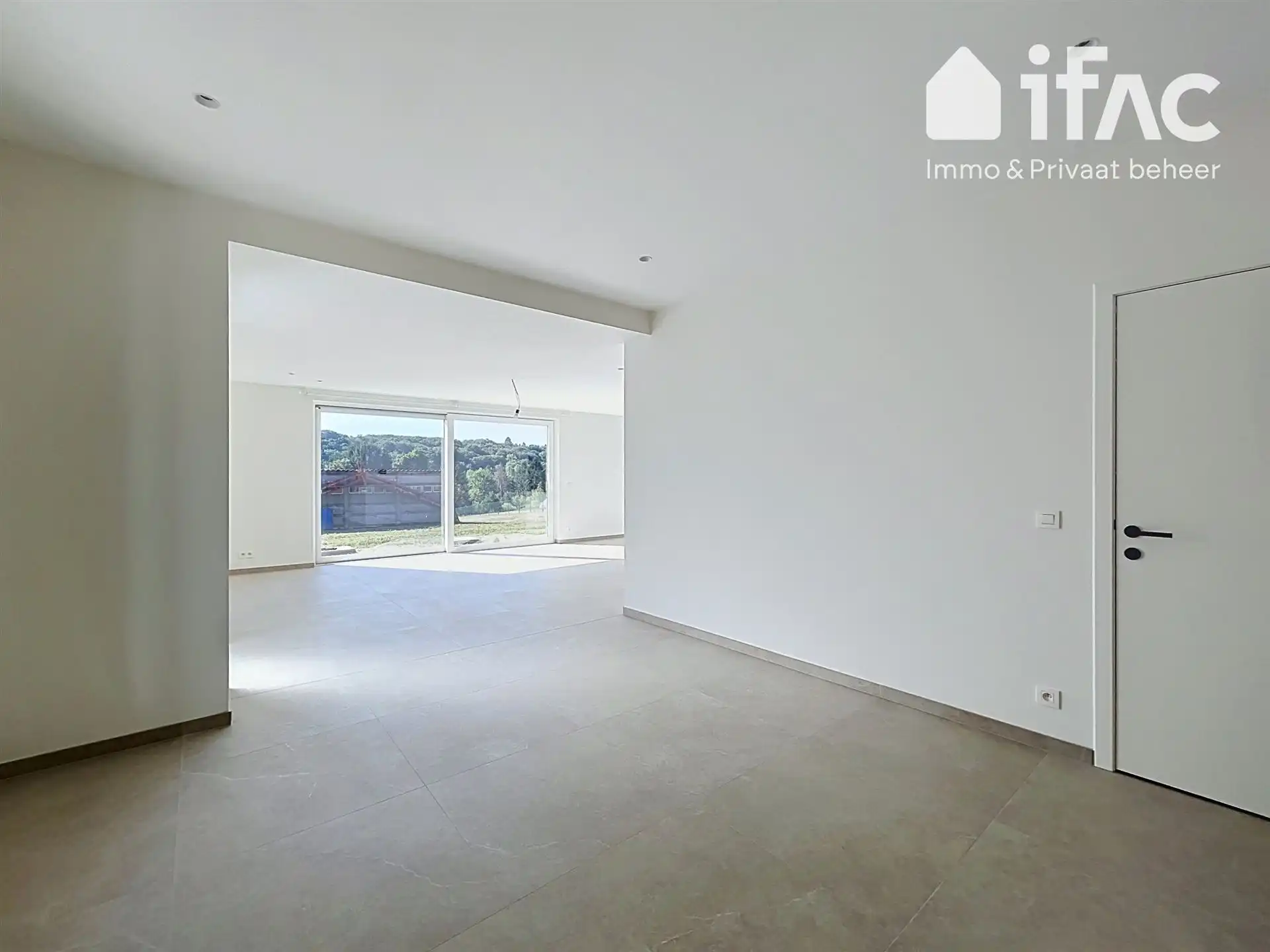 Rustig gelegen volledig gerenoveerde woning foto 7