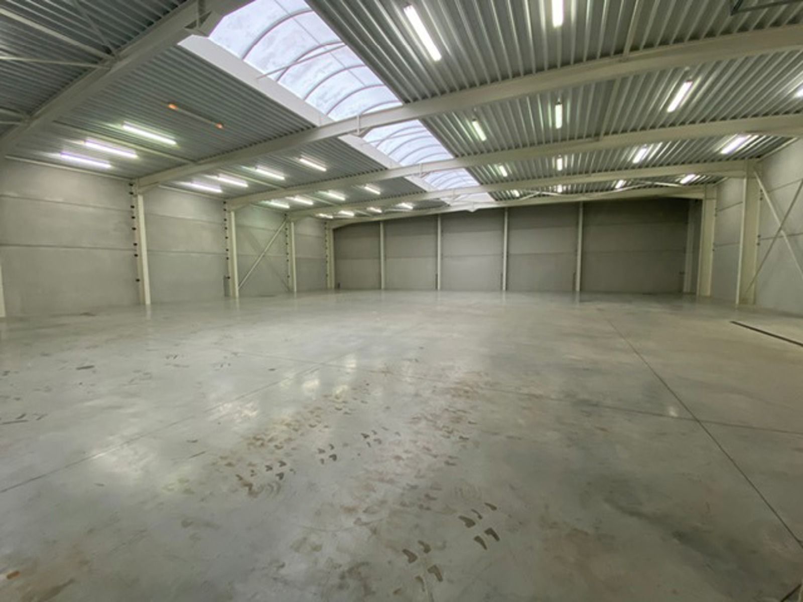 Bedrijfsgebouw te Bree foto 4