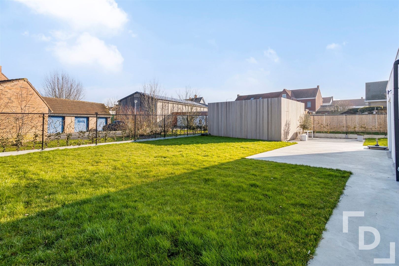 Prachtige villa aan de stadsrand foto 4