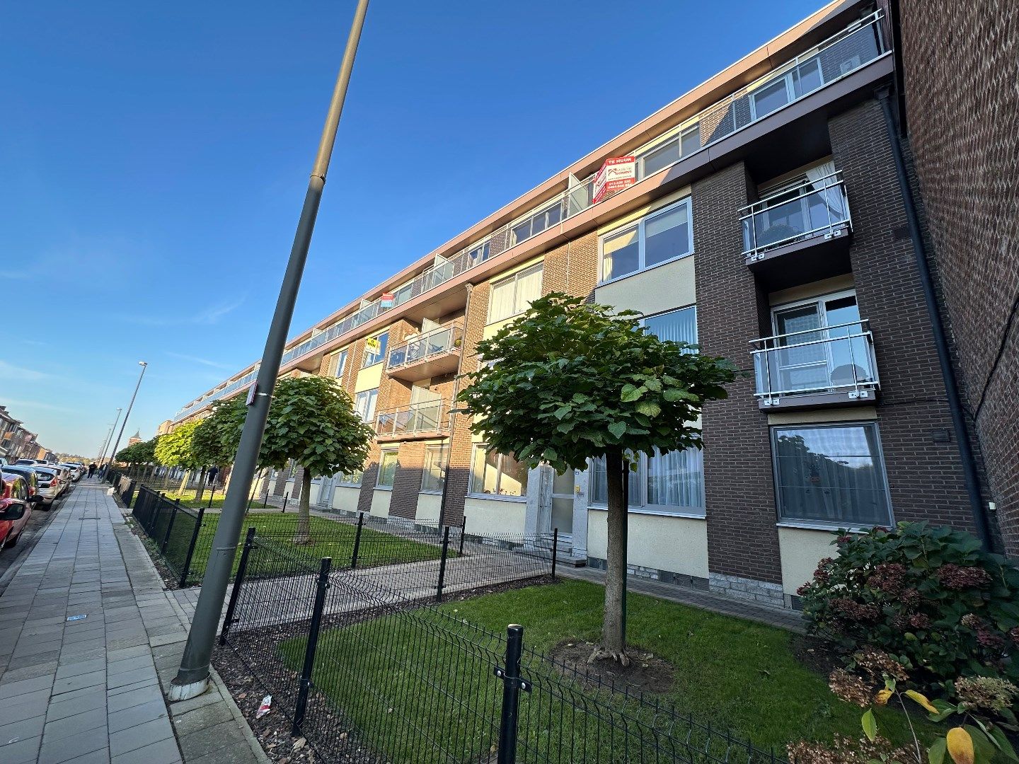 Gerenoveerd appartement met terras, garage en 2 slaapkamers in Tongeren foto 1