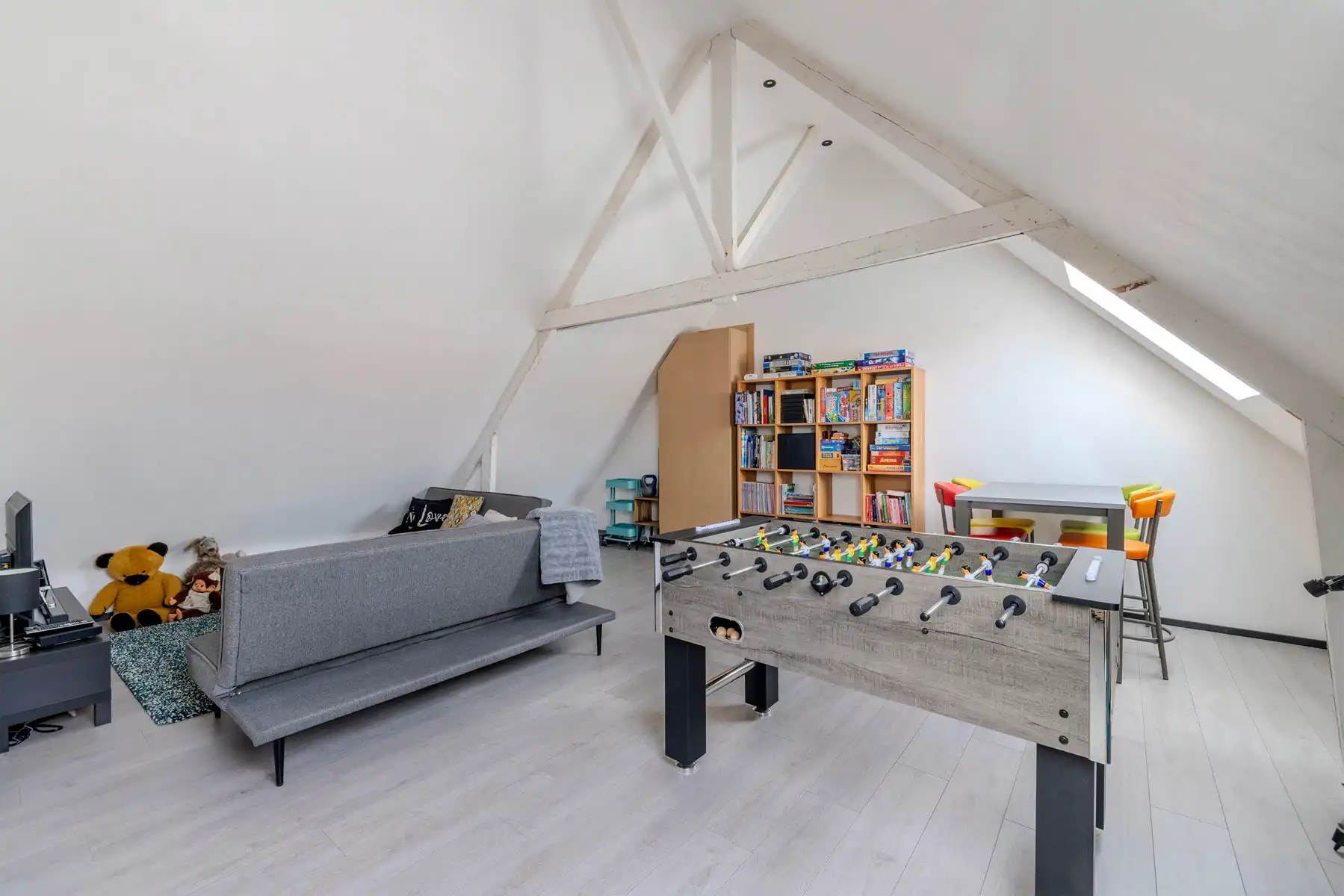 Instapklare woning met 4 slpks, 2 badks en gezellige tuin foto 23
