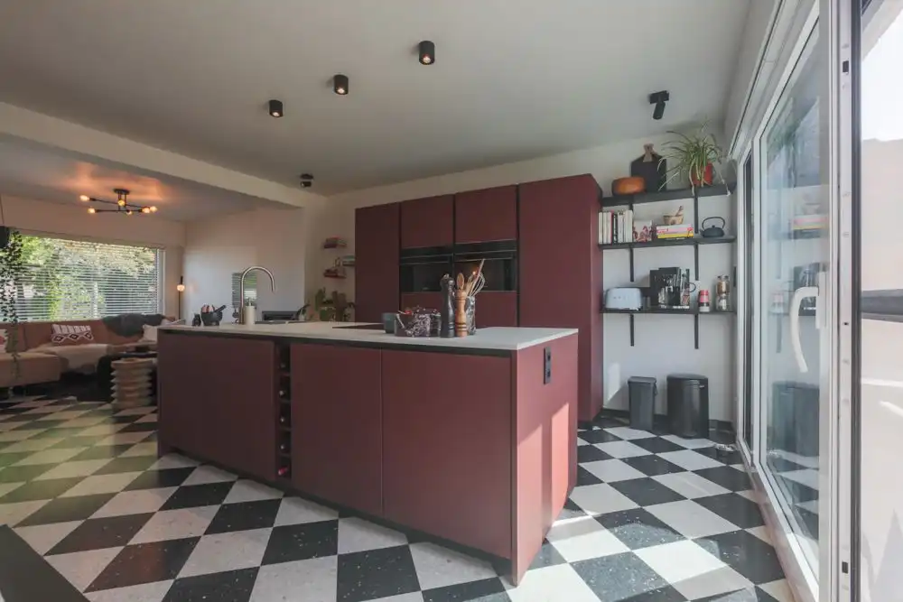 Vernieuwde woning met praktijk in de Arendswijk foto {{pictureIndex}}