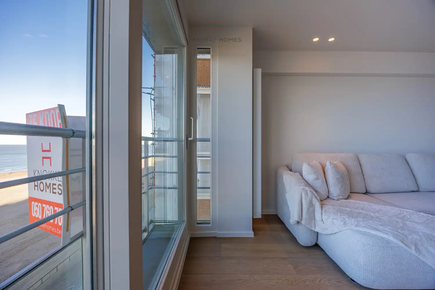 Prachtig gerenoveerd 2- slaapkamer appartement met frontaal zeezicht. foto 2