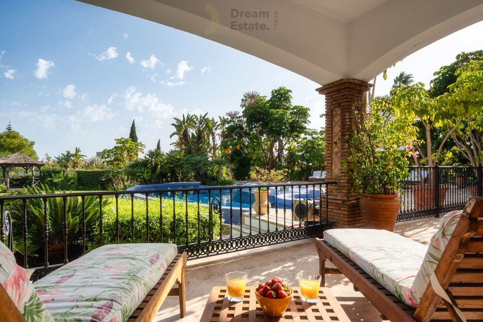 Welkom in deze prachtige villa te El Paraiso, een mix van Andalusische charme en moderne elegantie. foto 39