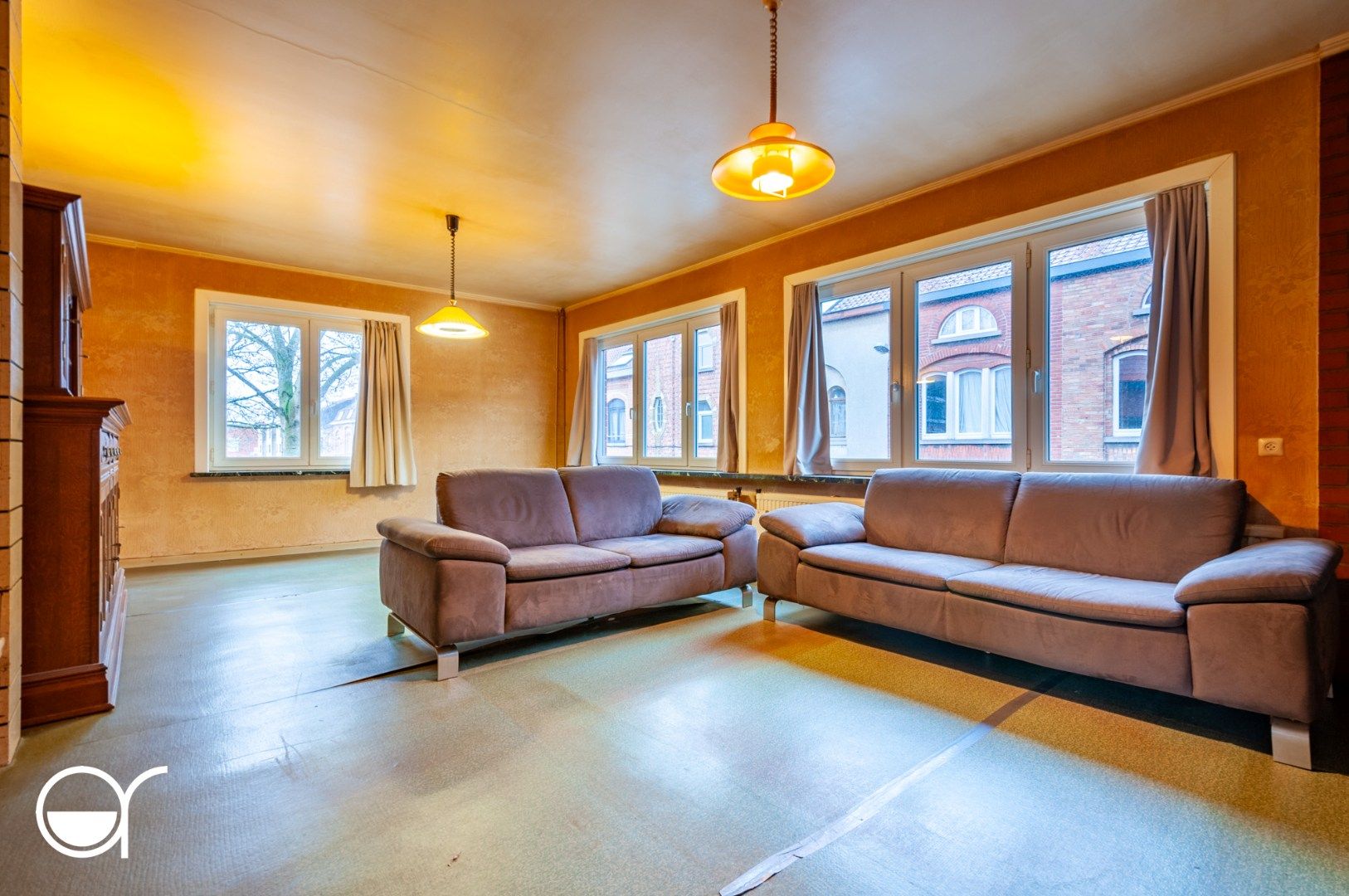 Op te frissen halfopen bebouwing met 5 garages in Mariakerke foto 10