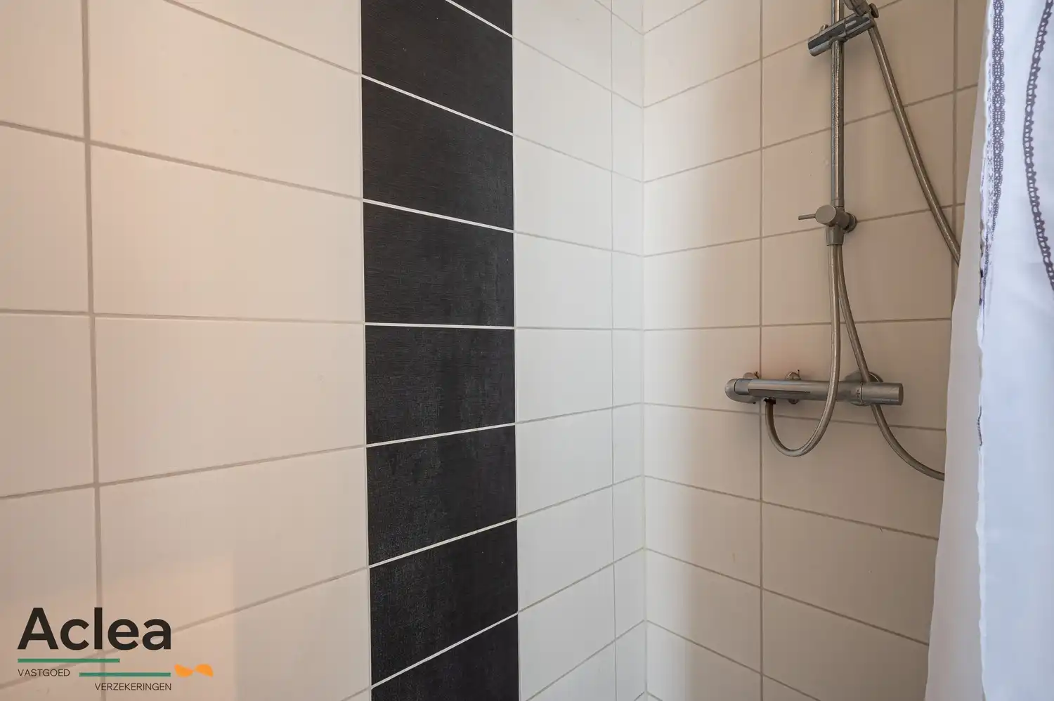 Woning met 3 slaapkamers, garage en 2 ruime terrassen in rustige woonomgeving foto 18