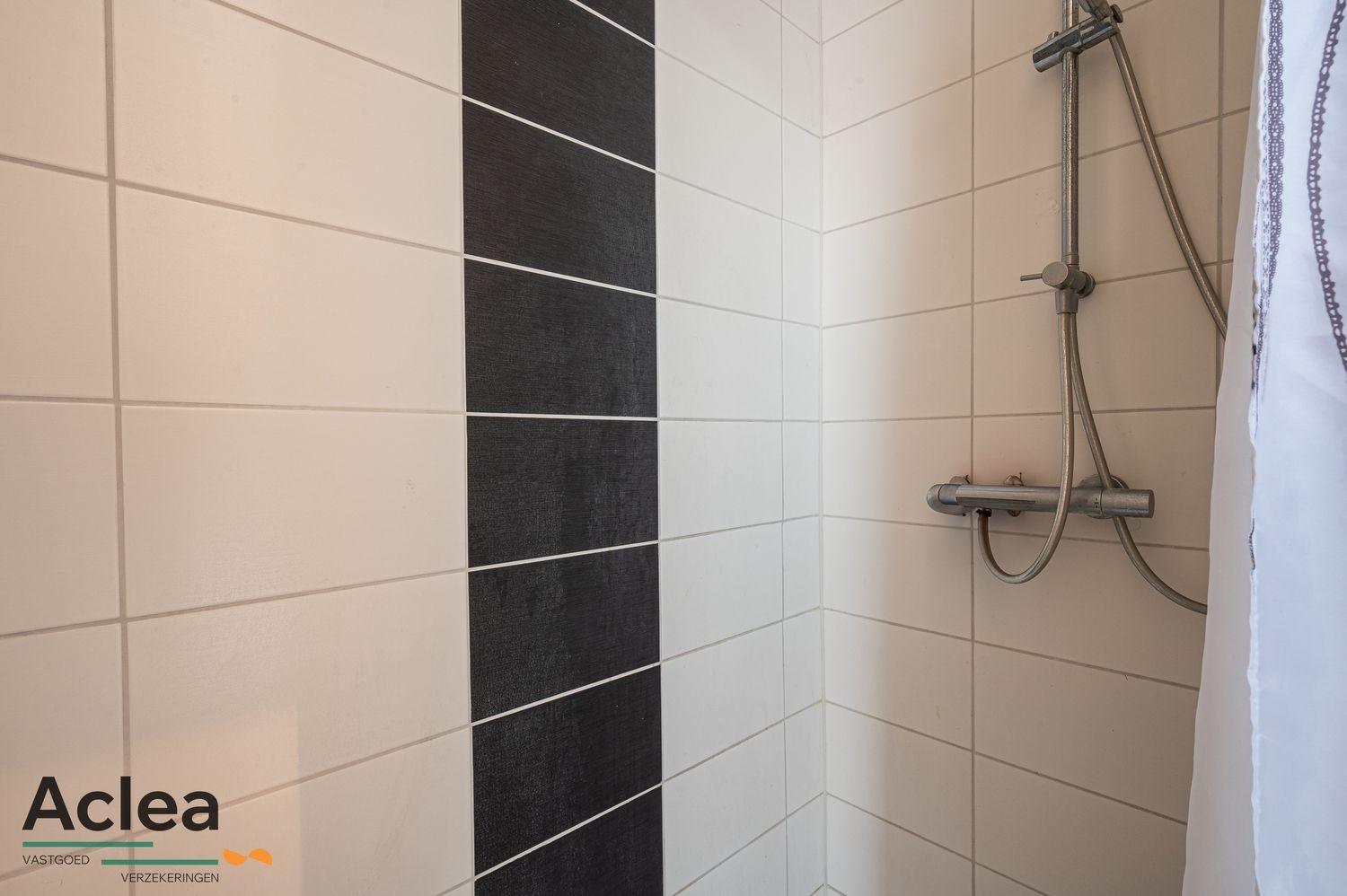 Woning met 3 slaapkamers, garage en 2 ruime terrassen in rustige woonomgeving foto 18