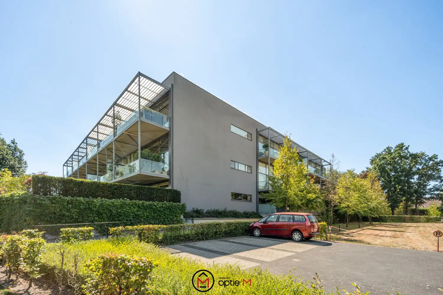 Unieke loft met 2 slaapkamers, terras en parking foto 6