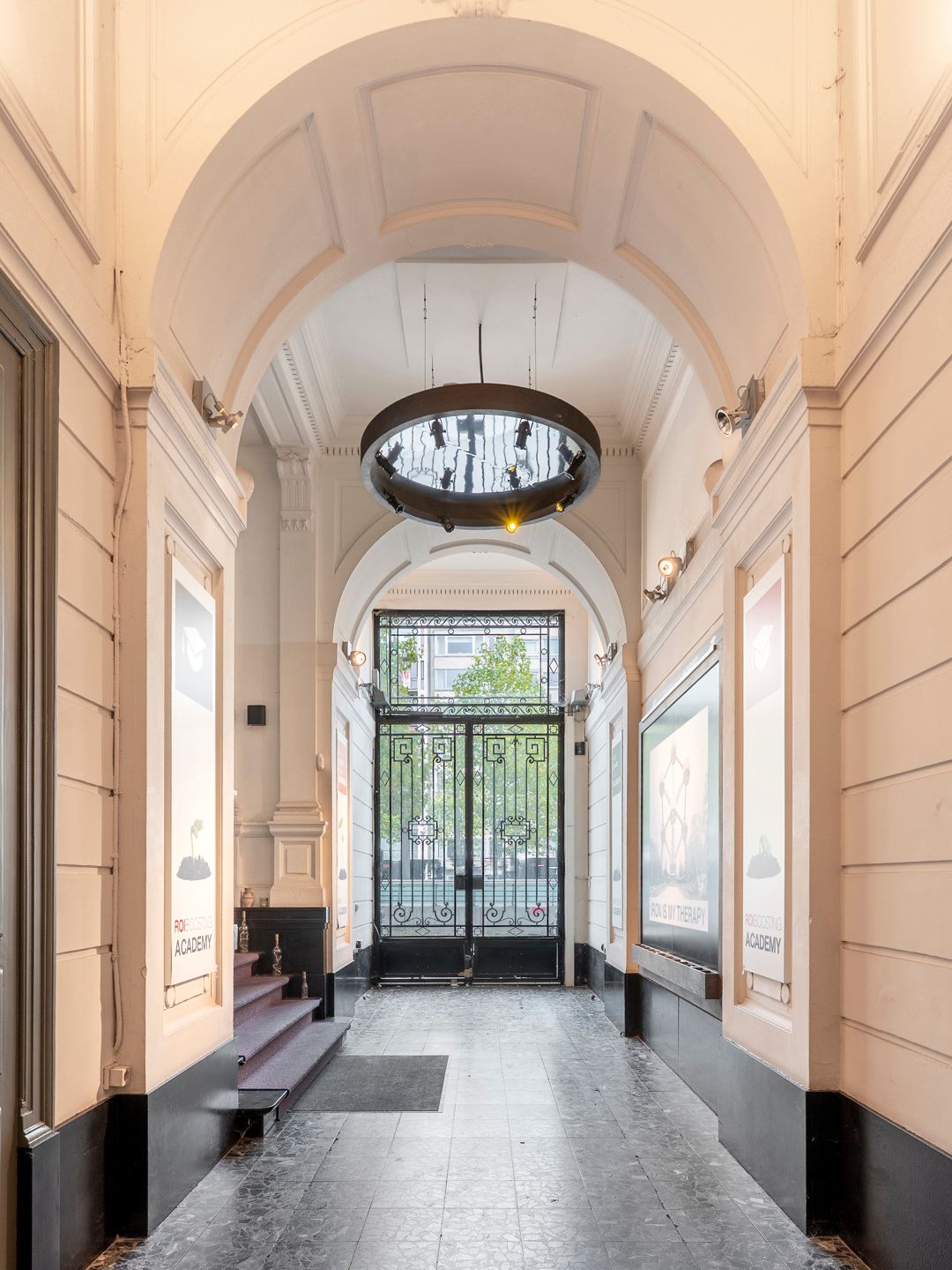 ANTWERPEN CENTRUM - Herenhuis met parking. foto {{pictureIndex}}