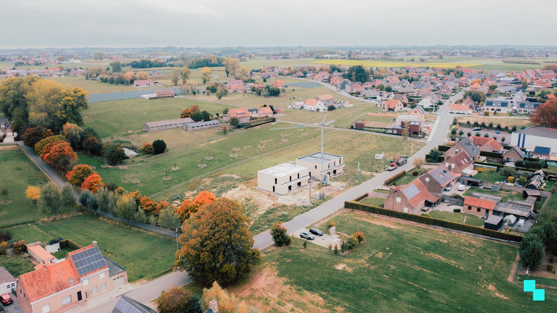 Halfopen nieuwbouwwoning met landelijke verzichten foto 3
