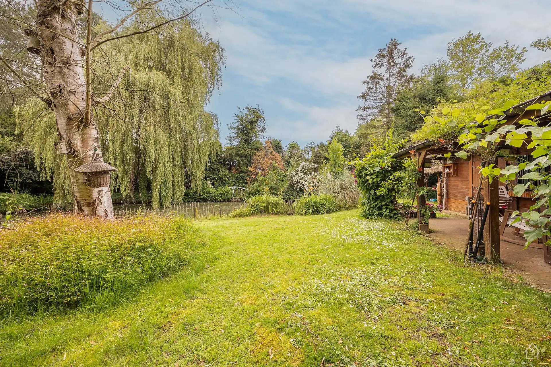 Vakantiechalet op prive perceel met idylische eigen vijver foto 11