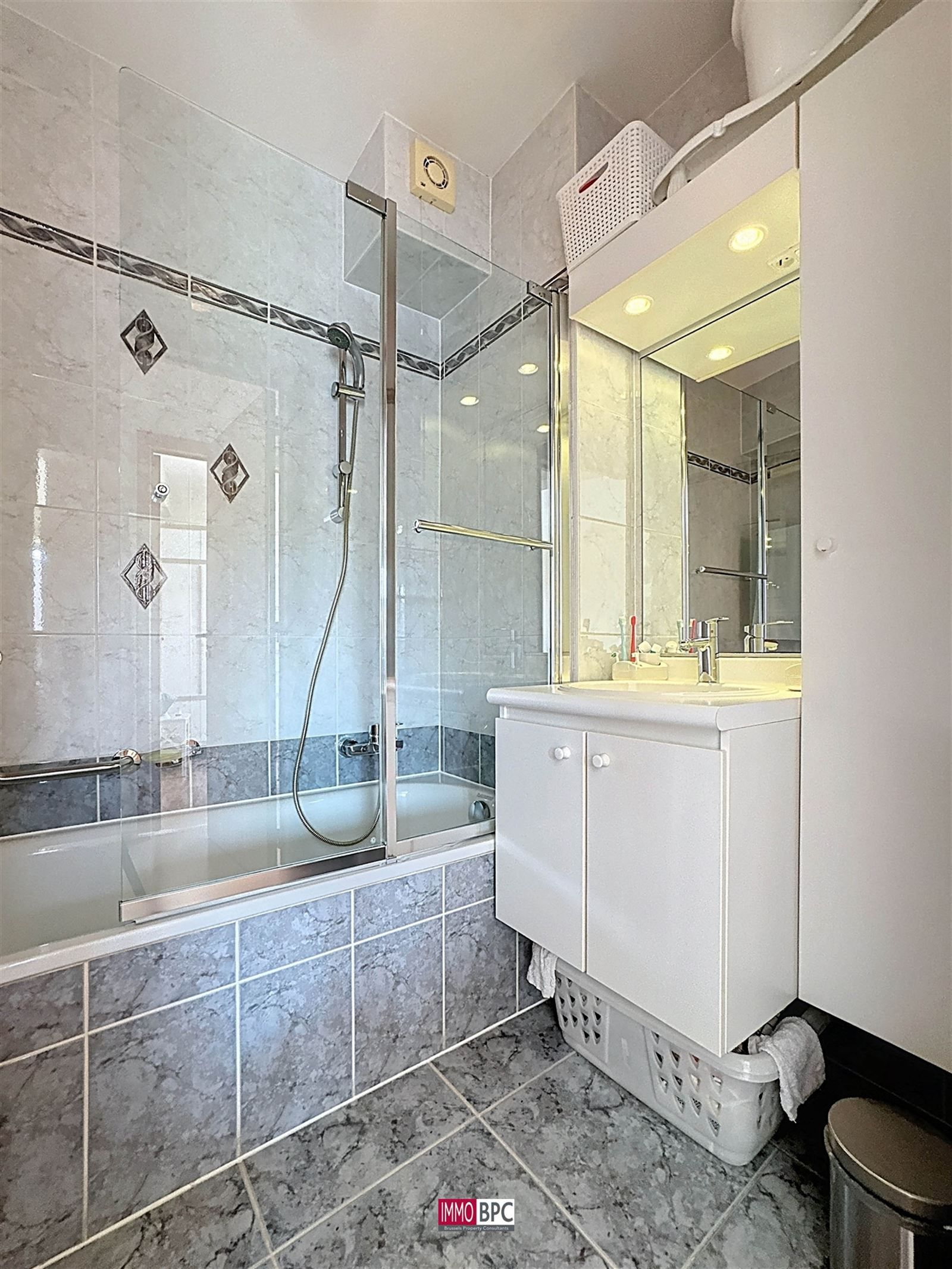 Instapklaar appartement met 2 slaapkamers met  garage  foto 15