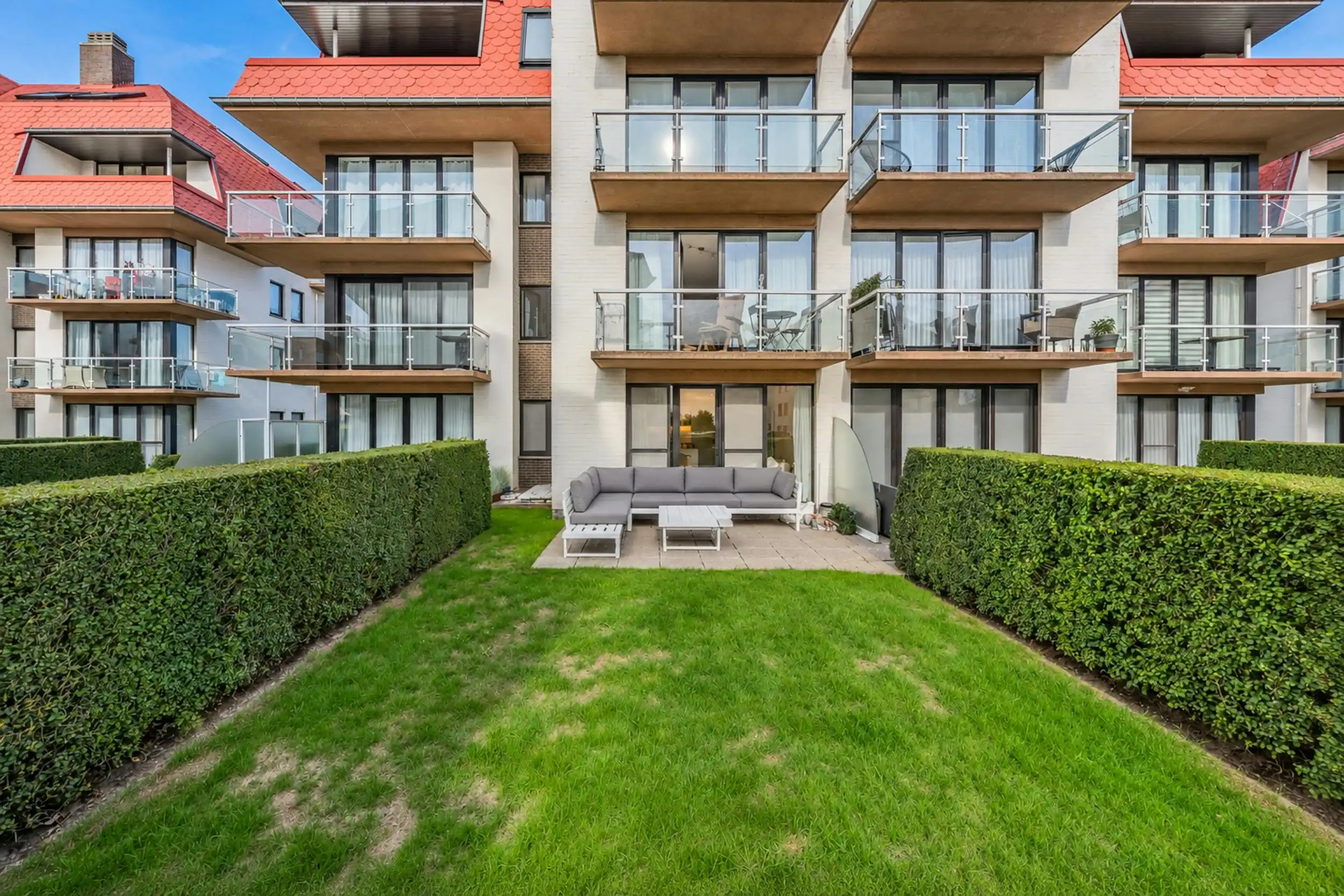 Prachtig gerenoveerd appartement te koop op rustig domein! foto 8