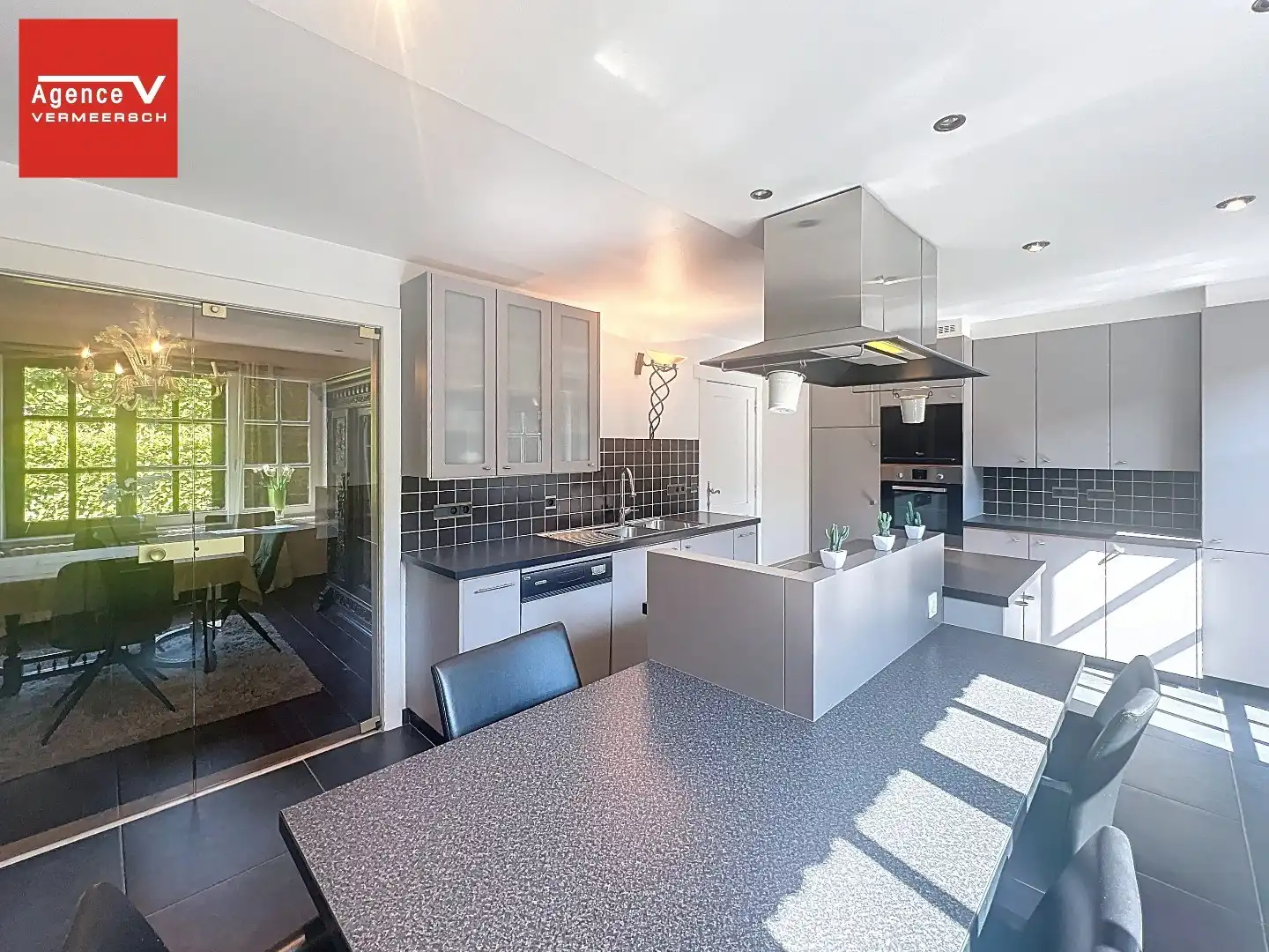 Residentieel gelegen villa op ruim perceel (711m²) - zonnige intieme tuin!  foto 5