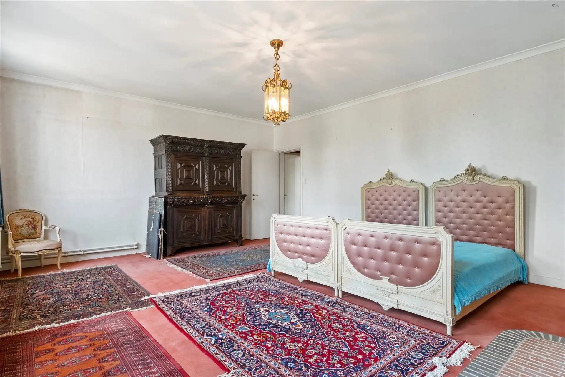 Voormalige dokterswoning, zeer unieke woning mt grote oppervlakten foto 24