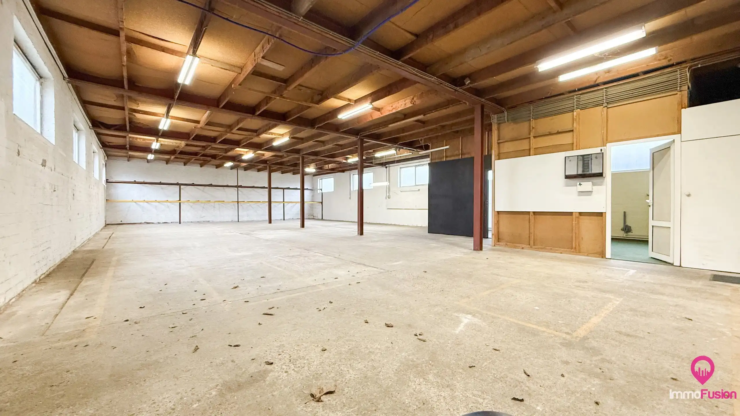 Magazijn met 4 aparte ruimtes en uitstekende bereikbaarheid! foto 8