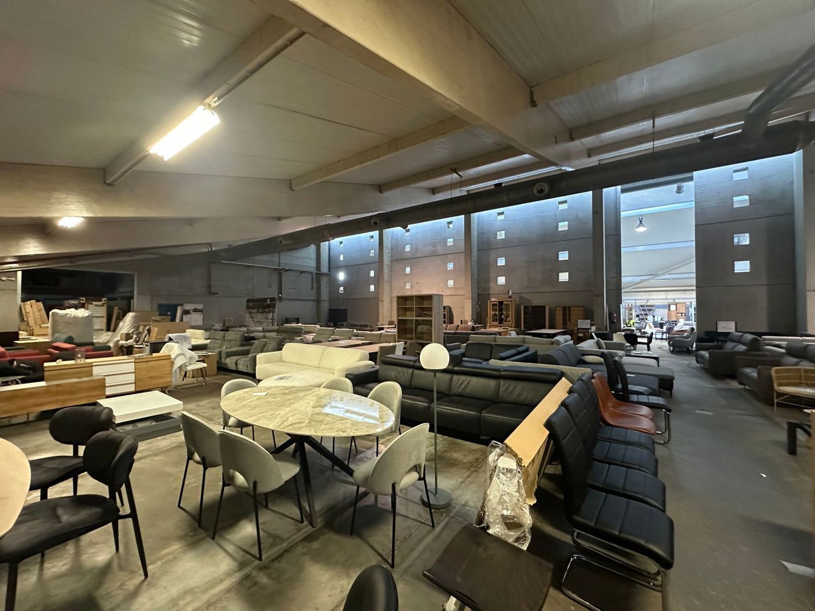 Handelspand 1.400 m² te huur in Moeskroen foto 7