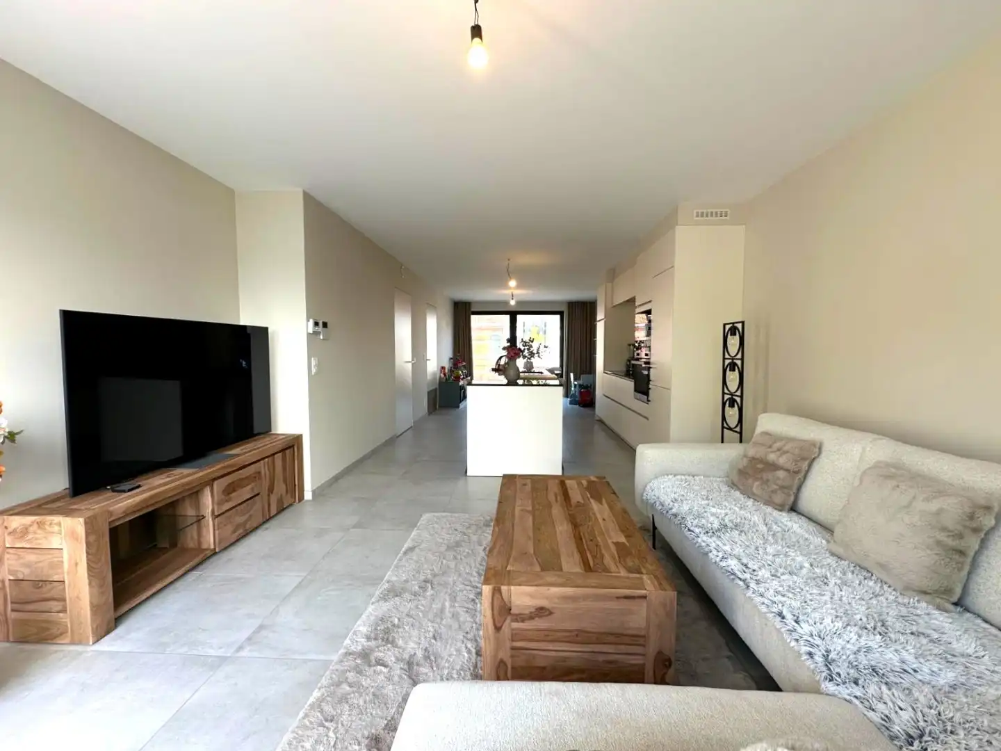 Modern appartement op centrale locatie te Sint-Andries foto 6