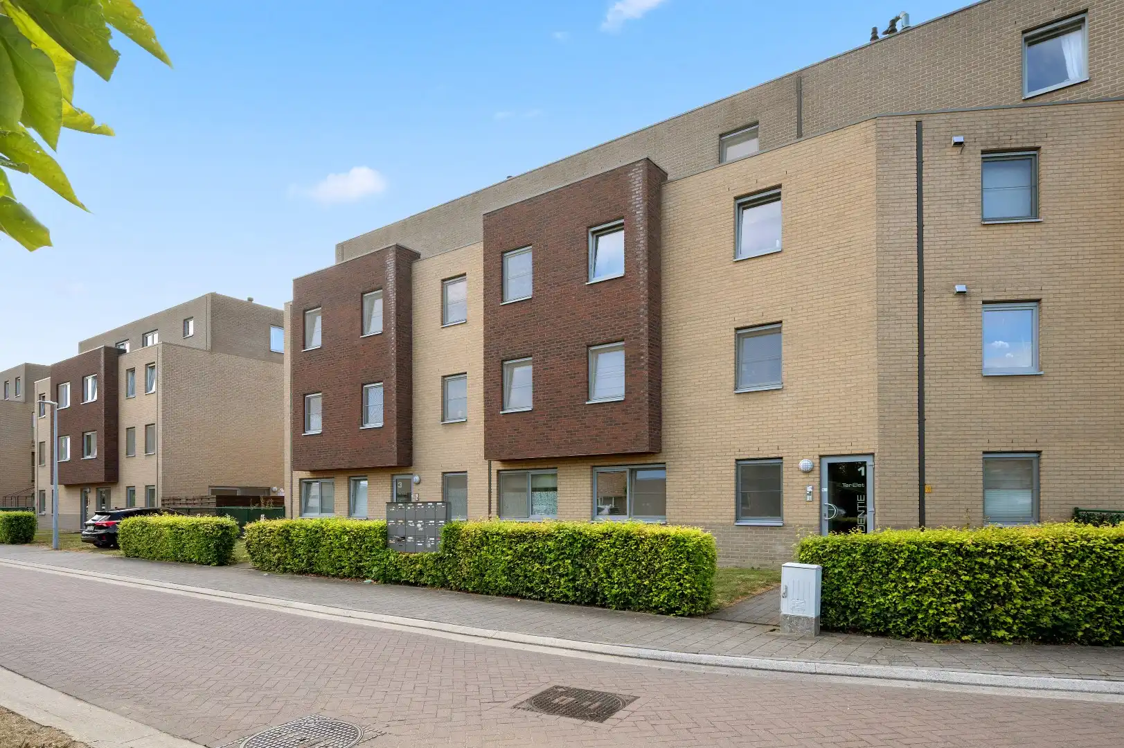 Gezellig appartement met ruim terras nabij het centrum (mogelijkheid aankoop autostaanplaats) foto {{pictureIndex}}