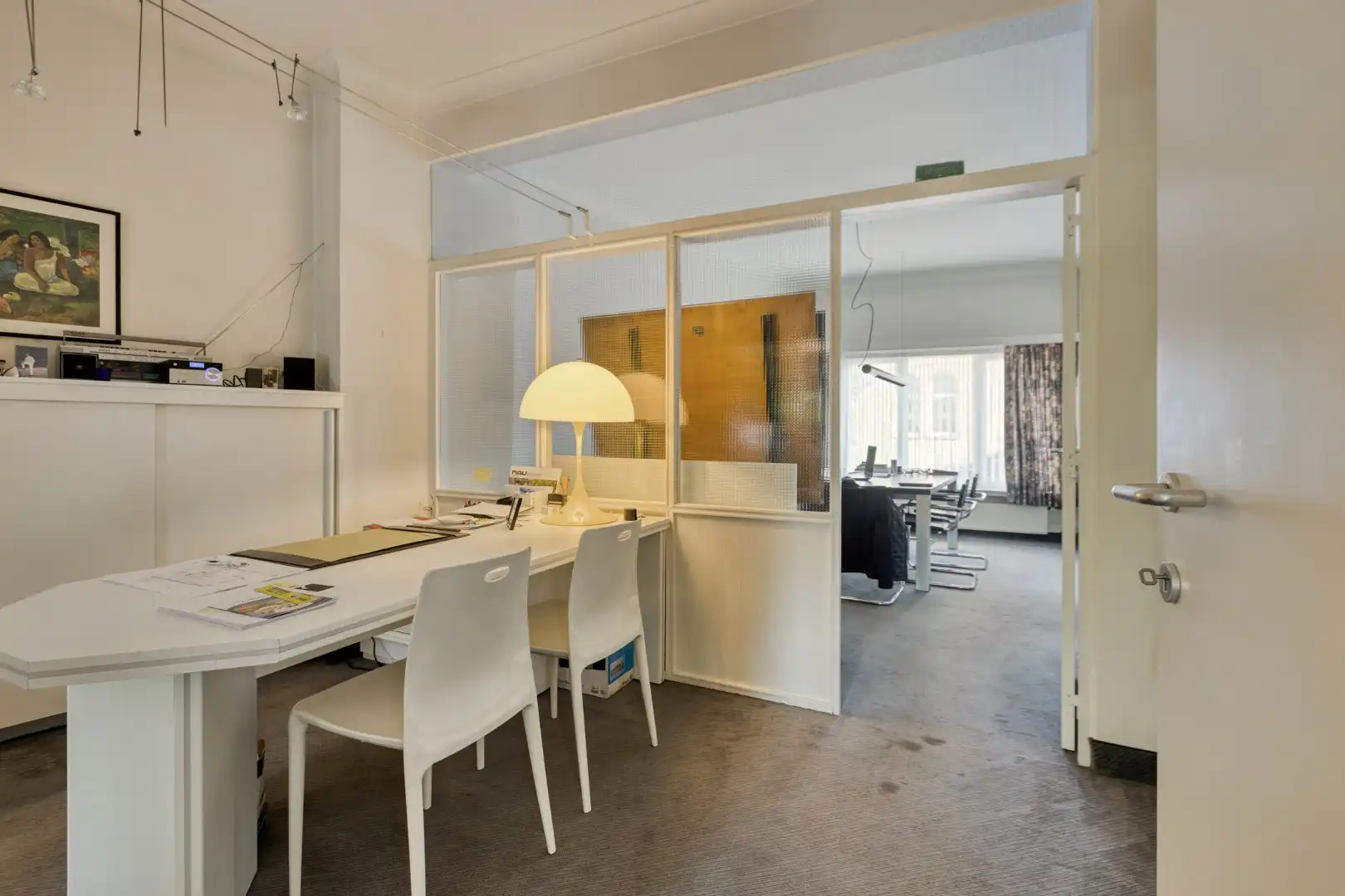 Ruim ingedeelde woning met oa 3 slpks op een gunstige locatie in het centrum foto 4