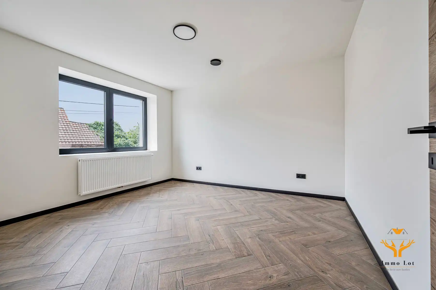 Ruime woning met magazijn  foto 18