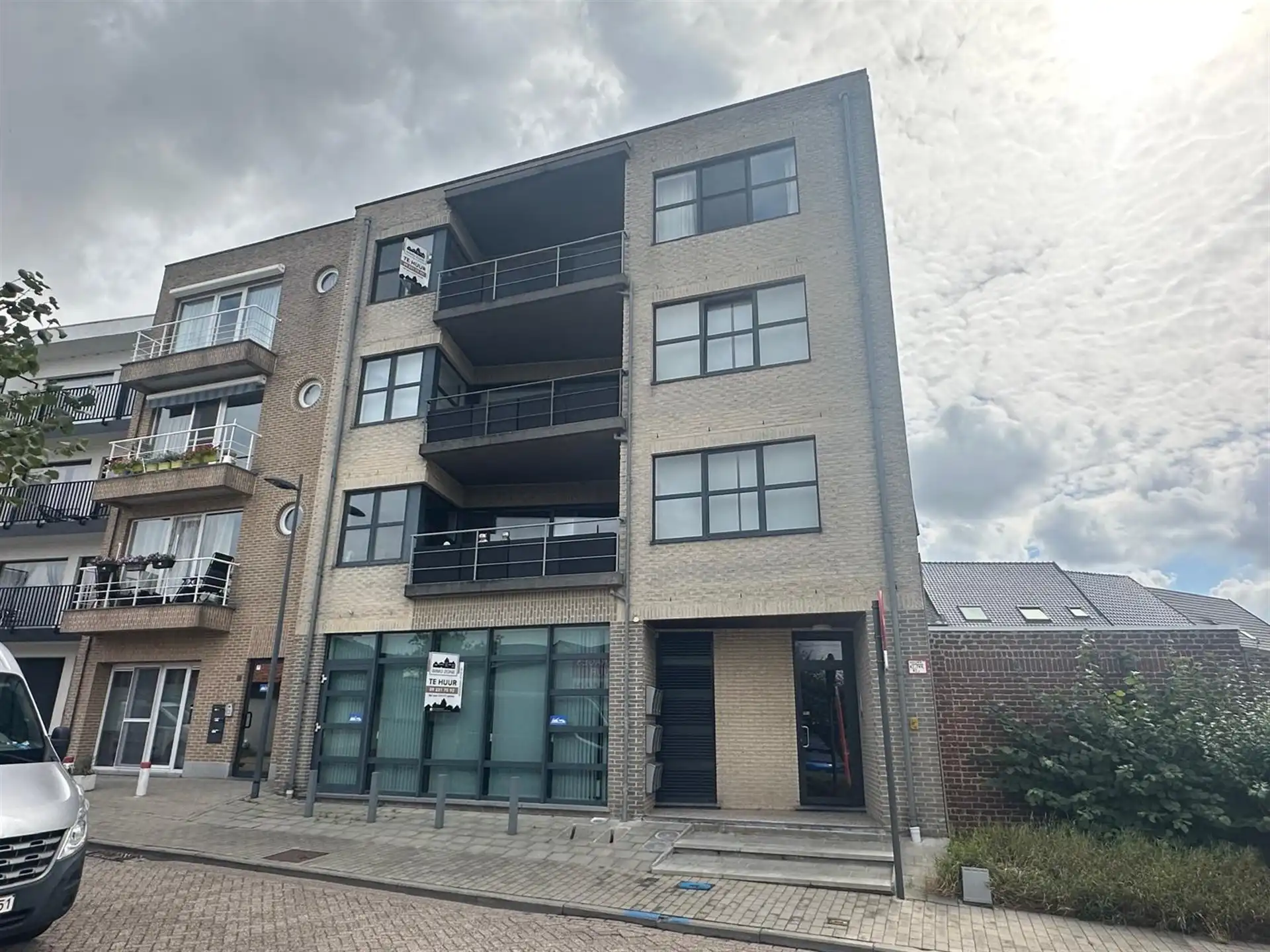 Stijlvol en lichtrijk appartement met twee terrassen en open uitzicht foto 17