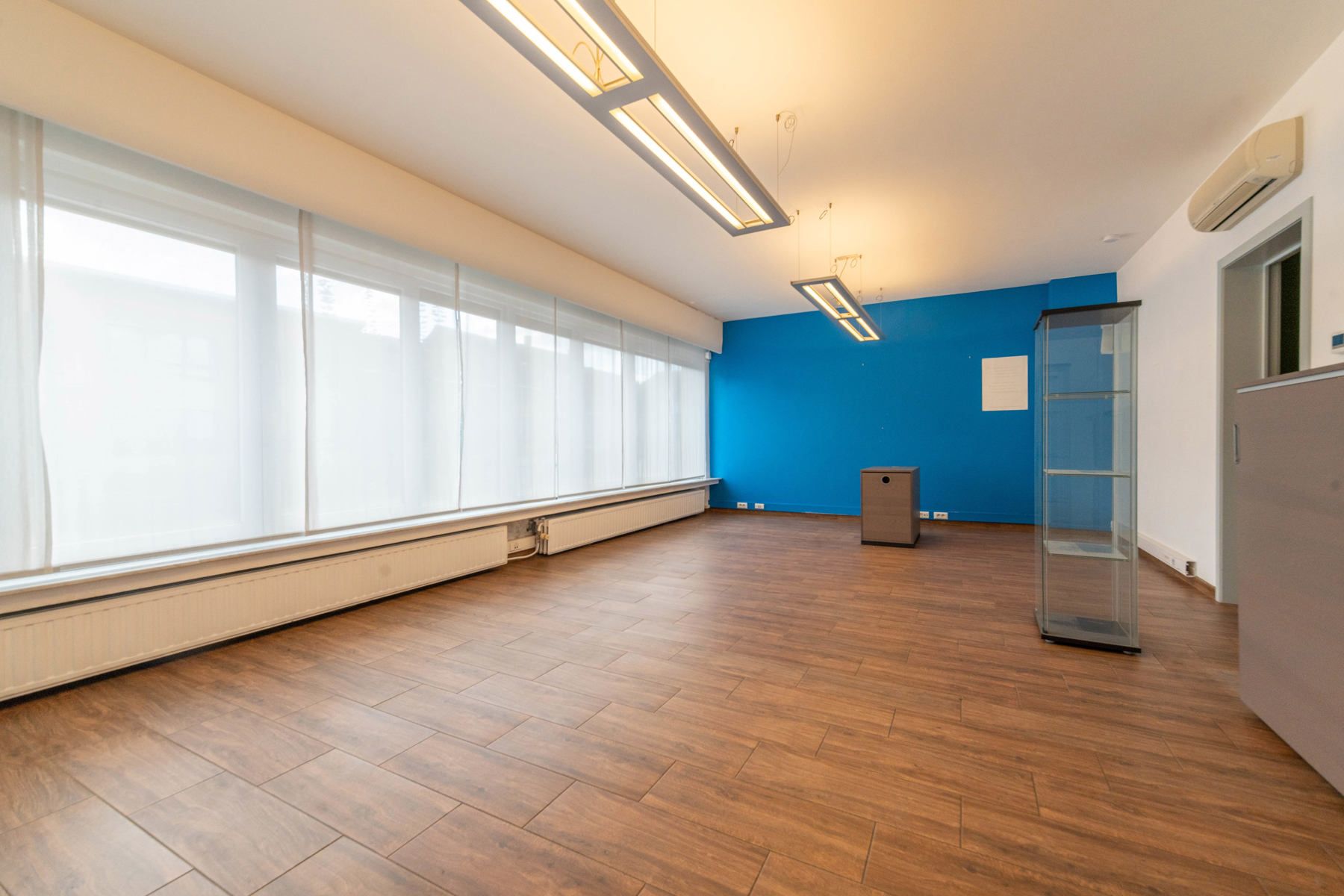 Kantoorgebouw op toplocatie. foto 9