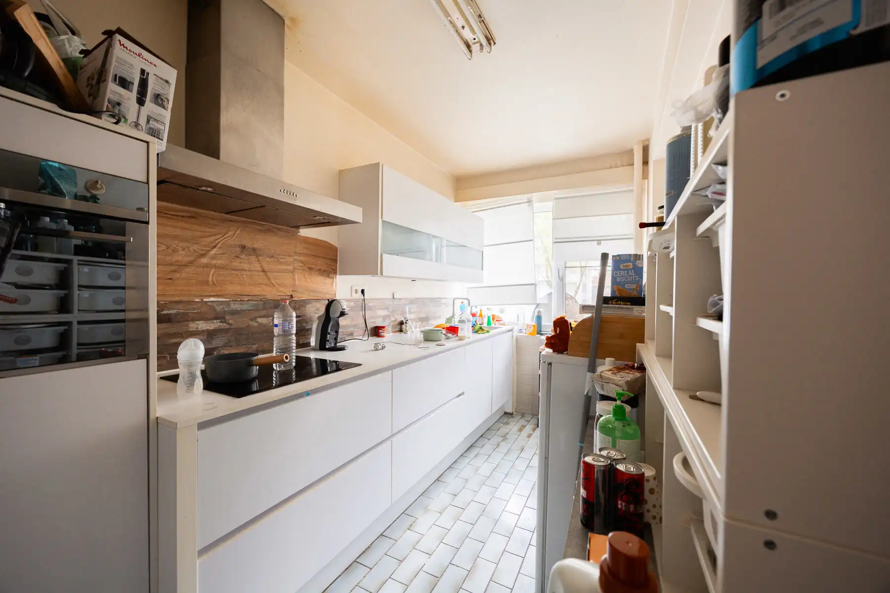 Lichtrijk appartement met parking in hartje Merksem foto 5