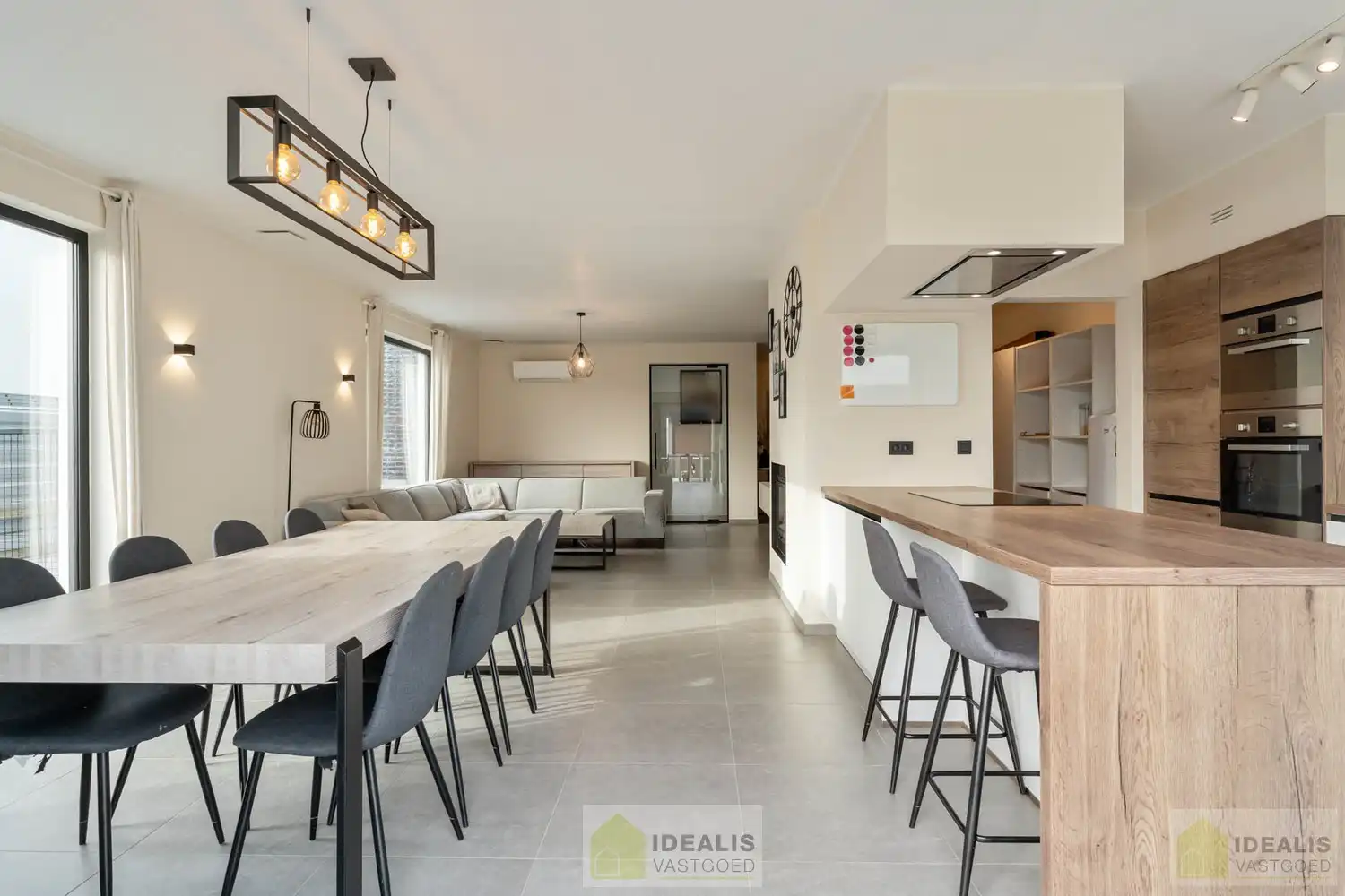 RECENTE, PERFECT ONDERHOUDEN EN MODERN OPGETROKKEN WONING foto 19