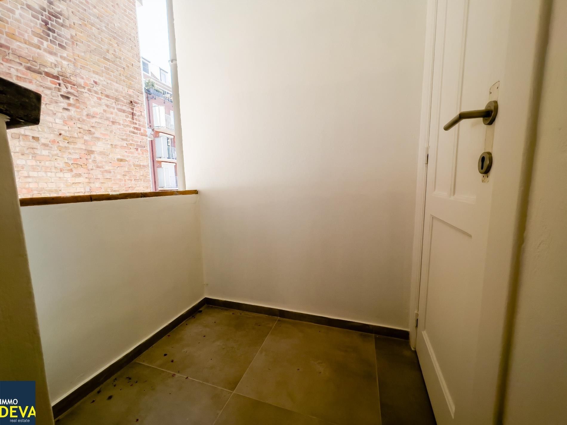 Gerenoveerd appartement met twee slaapkamers vlakbij bij de Dumortierlaan en het Lichttorenplein. foto 10