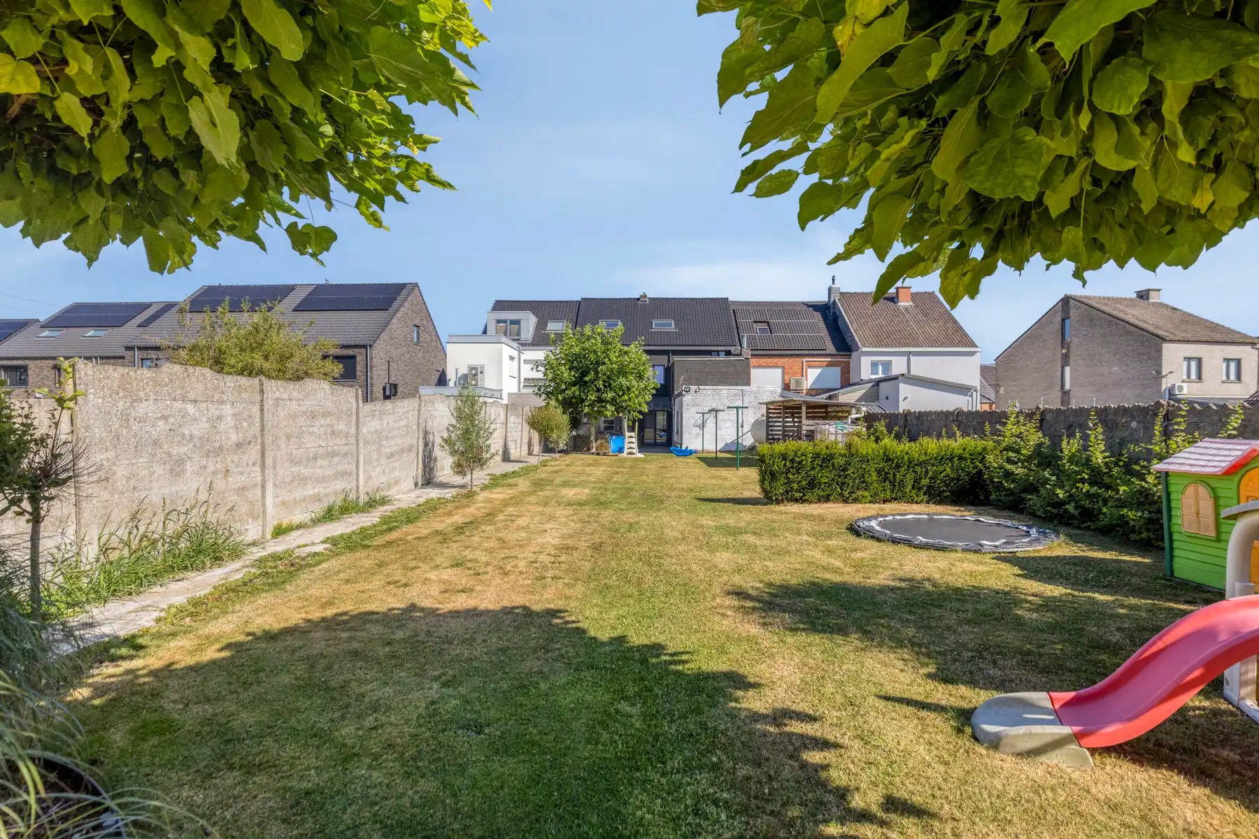 Ruime instapklare gezinswoning met 4 slaapkamers & garage. foto 25