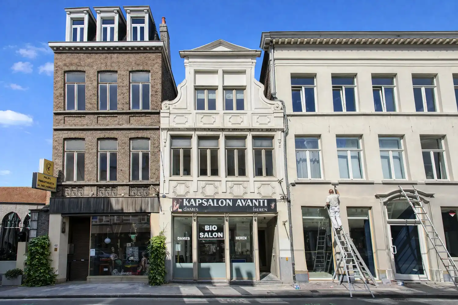 Karaktervol appartement met groot terras (20m²) in het midden van de stad aan het Karmelietenklooster en het Gravensteen. foto {{pictureIndex}}