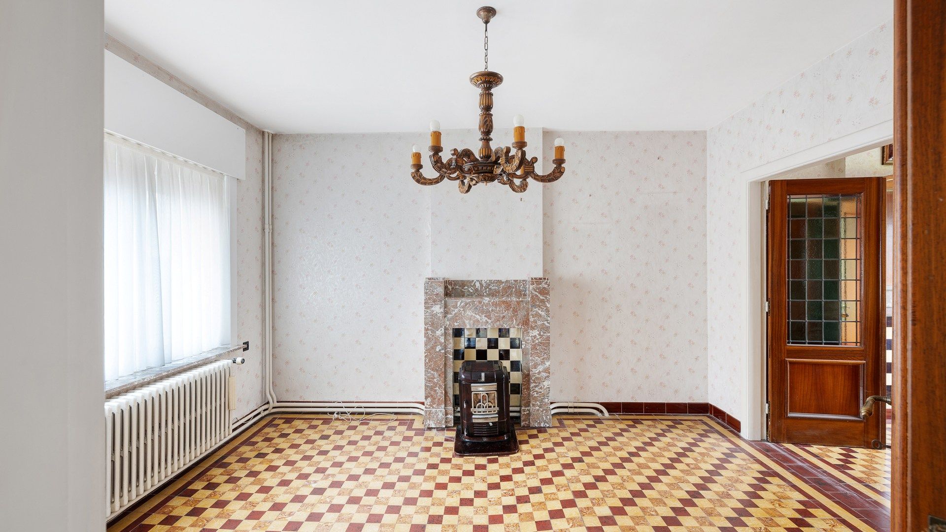 Klassieke villa met bijgebouwen, garage en prachtige tuin foto 6