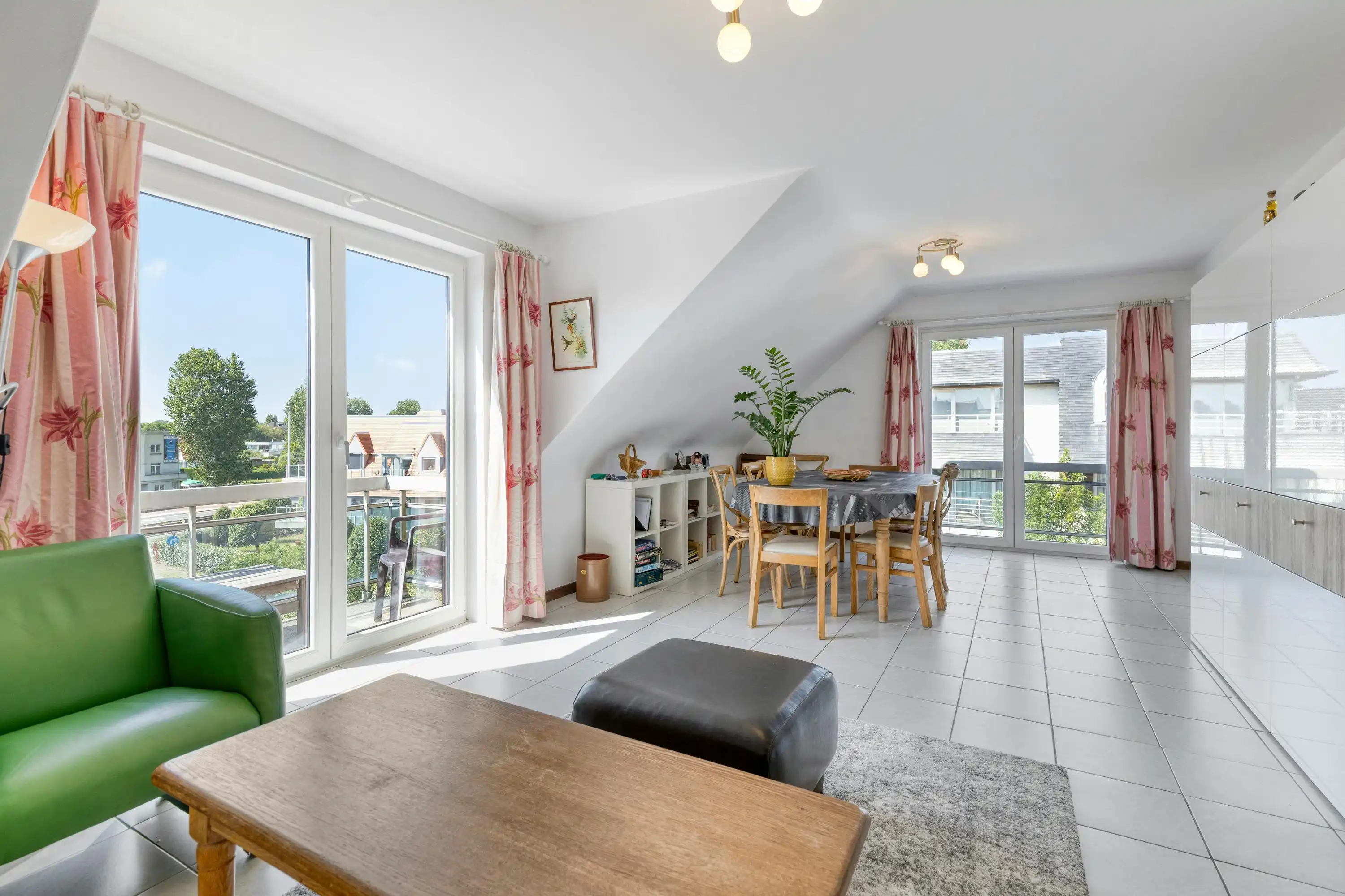 Appartement met 2 slaapkamers en garage te Sint-Idesbald foto 2