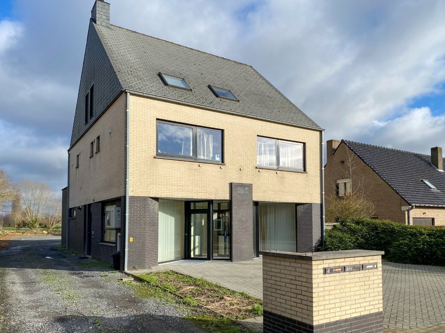 Ruim gelijkvloersappartement met 2 slaapkamers en garage. foto 14