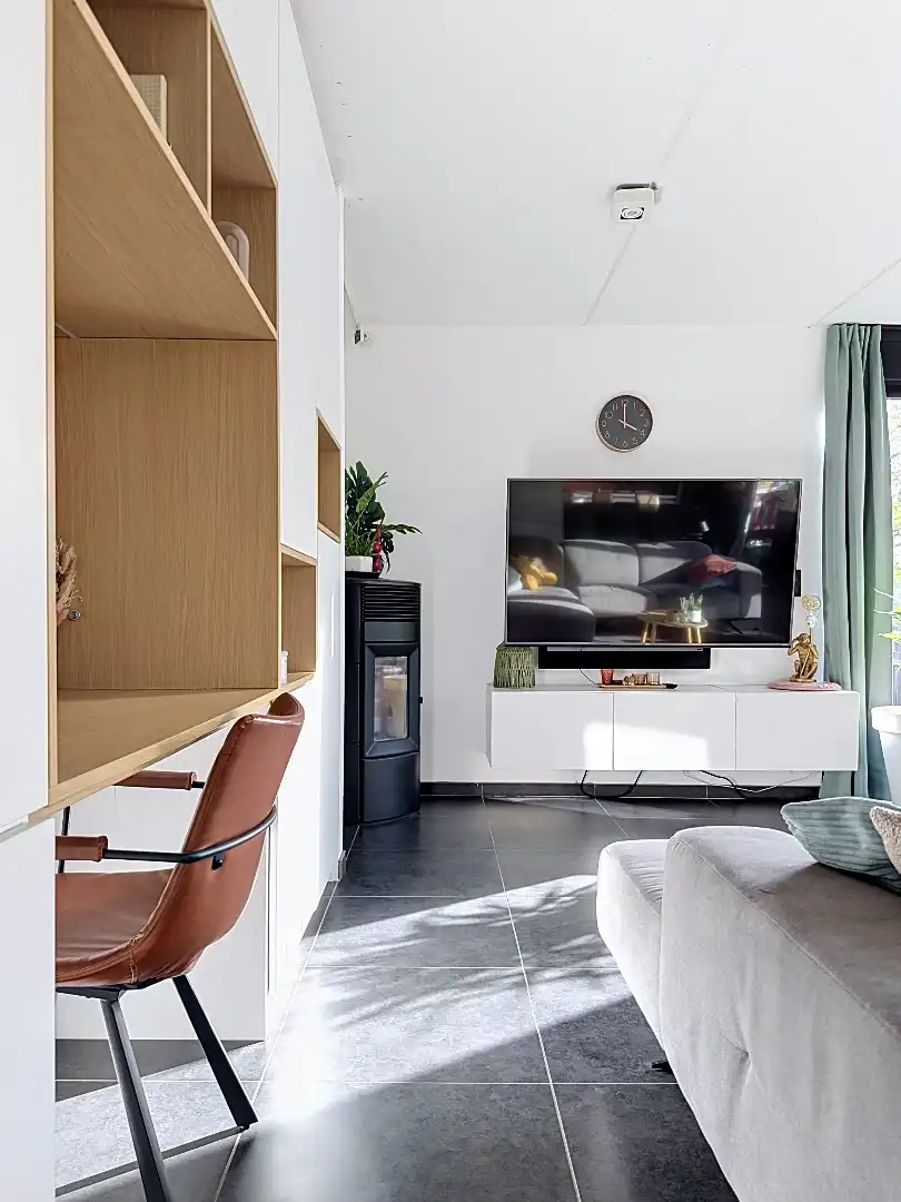 Lichtrijke woning met zwembad op rustige locatie! foto 4