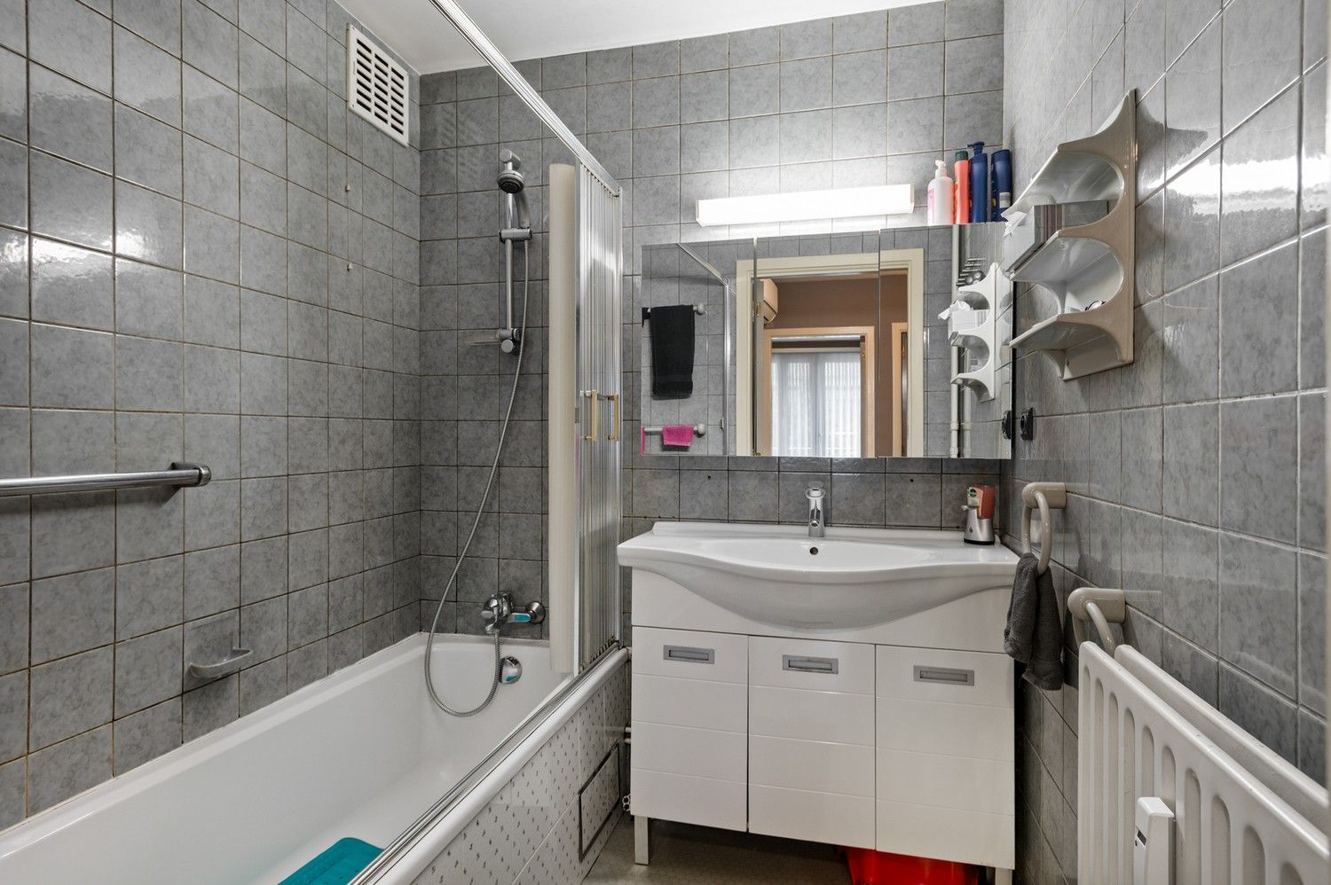 Prachtig appartement met 3 slaapkamers, een terras en zeer grote inpandige garage te Deurne! foto 14