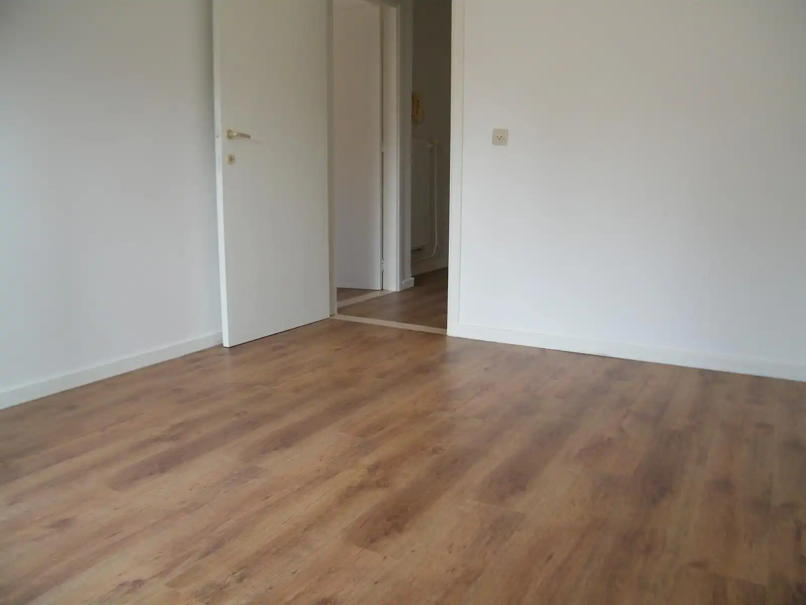 Gelijkvloers appartement met garage en terras. foto 9